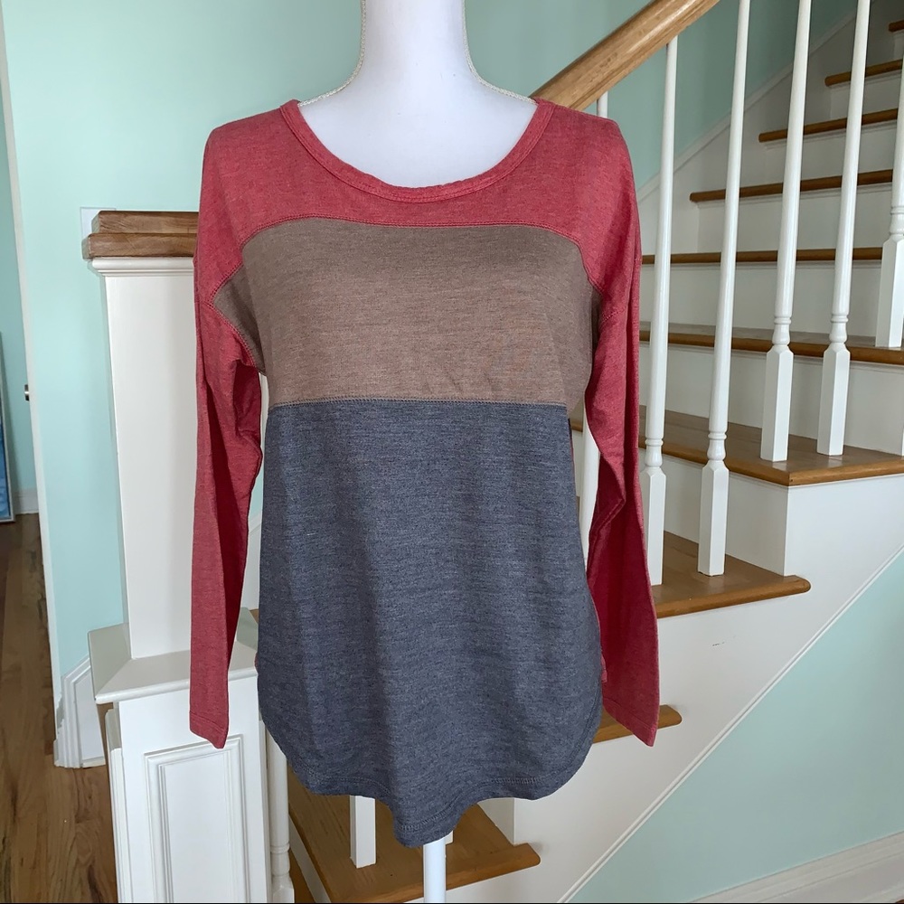 🏷️ EUC Comme Toi... Colorblock Top Small S